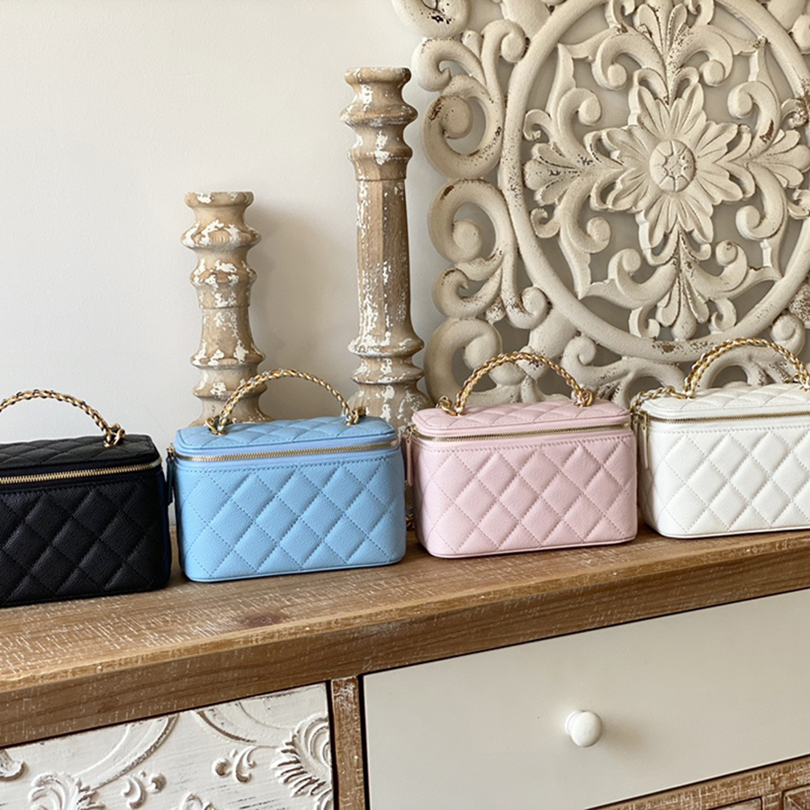 10A TOP quality Designer Cosmetic Bag 16cm genuine leather shoulder handbag lady crossbody bag With box C303
10A TOP quality Designer Cosmetic Bag 16cm genuine leather shoulder handbag lady crossbody bag With box C303