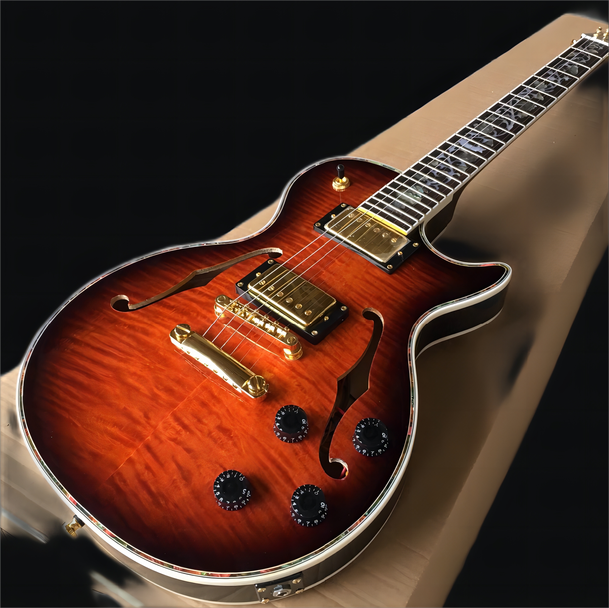 Customize. Tiger called electric Guitar sunburst Color 6 picadas gitaar. Half hollow body jazz
Customize. Tiger called electric Guitar sunburst Color 6 picadas gitaar. Half hollow body jazz