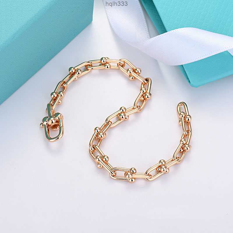 18k Gold Double u Shape Charm Bracelet for Women Fashion Luxury Brand Designer Ol Style Bangle Bracelets Party Wedding Jewelry0fl48e8g
18k Gold Double u Shape Charm Bracelet for Women Fashion Luxury Brand Designer Ol Style Bangle Bracelets Party Wedding Jewelry0fl48e8g