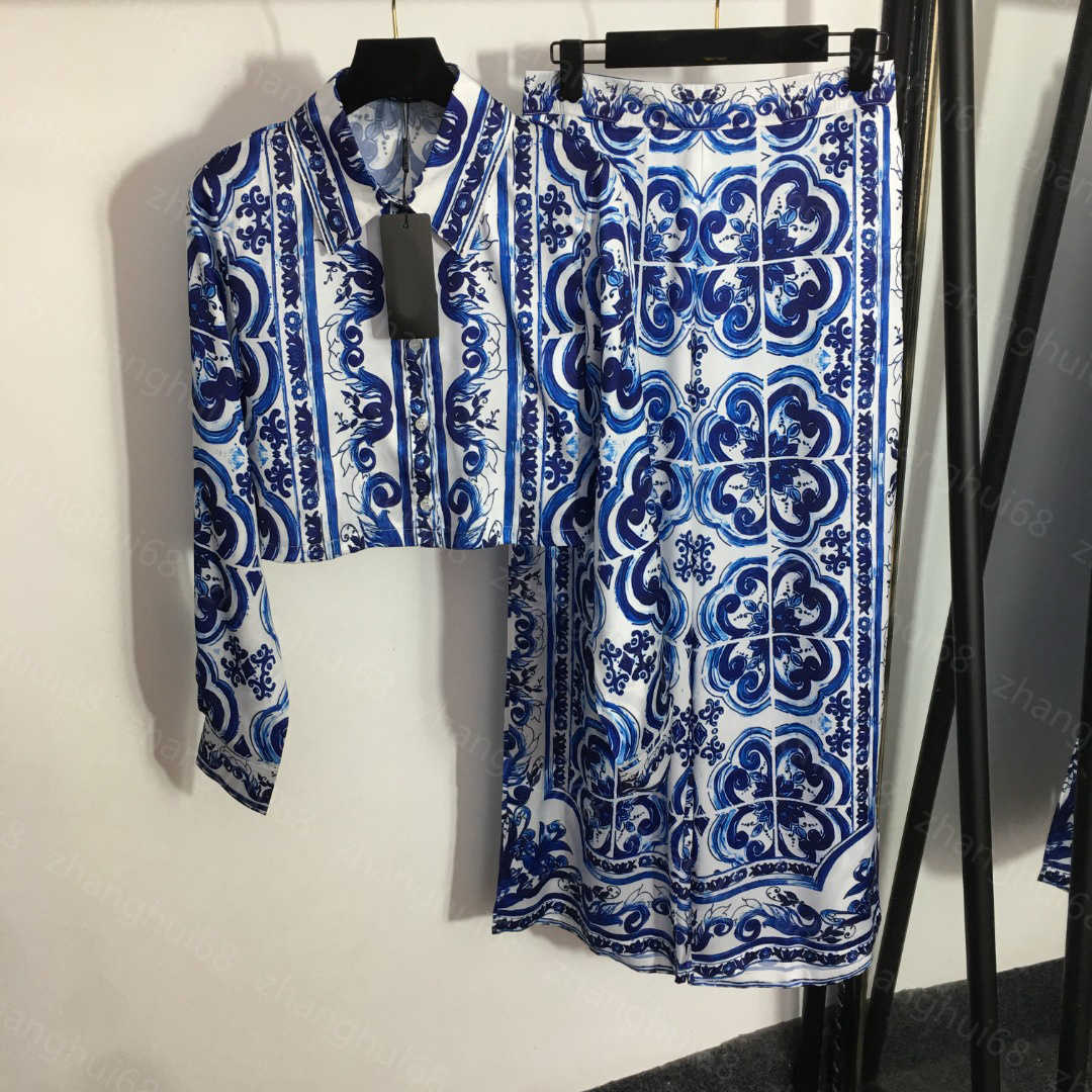 23ss womens designer clothing skirt set Blue and white porcelain printed long sleeve short shirt high waist wide leg trousers sets High quality womens clothing, 12
23ss womens designer clothing skirt set Blue and white porcelain printed long sleeve short shirt high waist wide leg trousers sets High quality womens clothing, 12