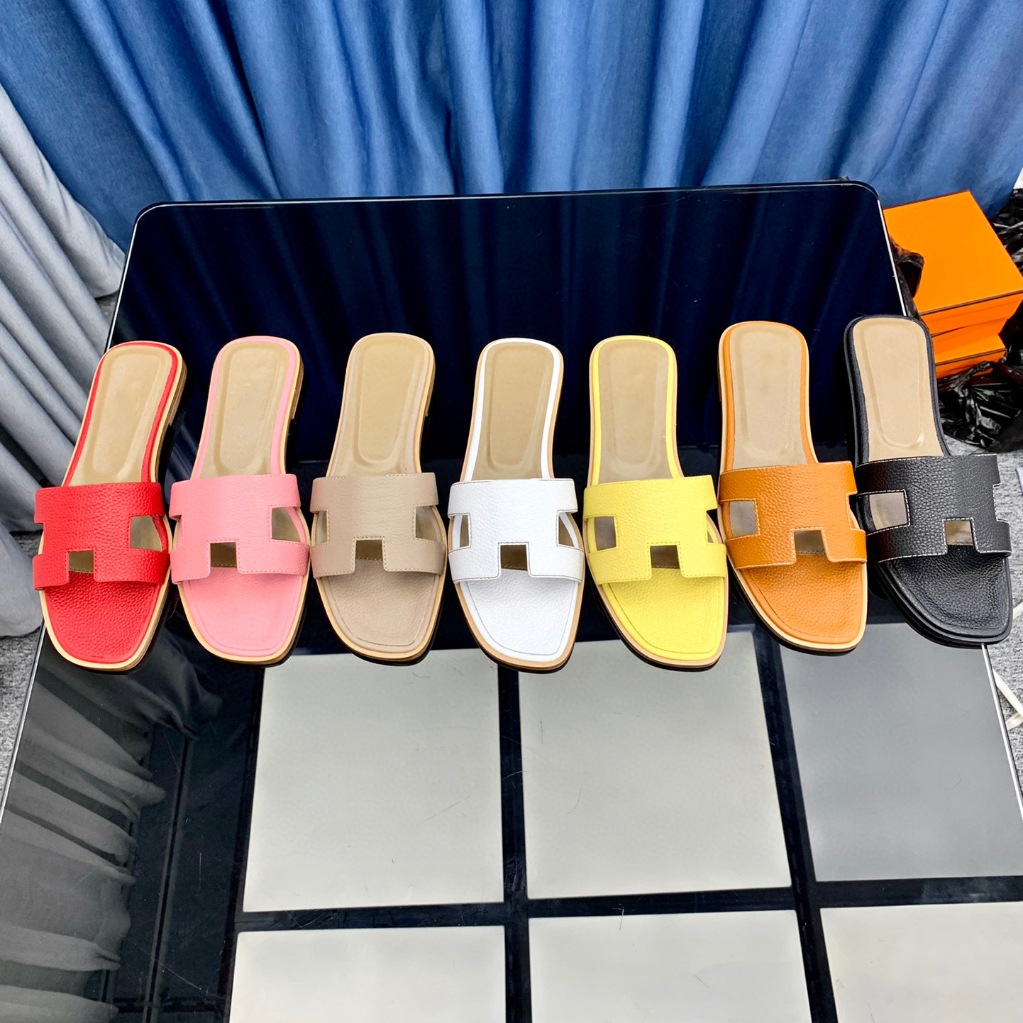 Oran Sandals Women Flip Flops Slippers Designer Sandals Orange Grain Leather Sandals Slippers Leather Flat Solid Home Slippers Pantofoffle Sandals with Box, #23
Oran Sandals Women Flip Flops Slippers Designer Sandals Orange Grain Leather Sandals Slippers Leather Flat Solid Home Slippers Pantofoffle Sandals with Box, #23