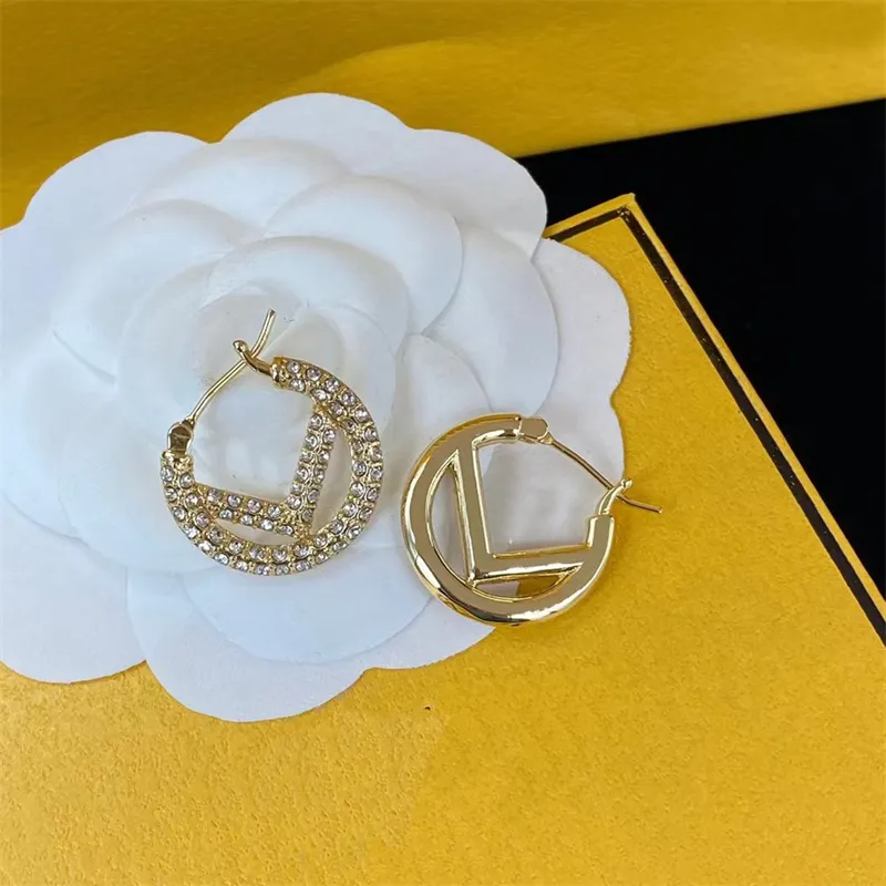 Luxury Designers Hoop Earring for womens hoops earrings designer Gold Hoops Ear Studs Women Pearls Copper diamond Pendants Gift 2306015PE
Luxury Designers Hoop Earring for womens hoops earrings designer Gold Hoops Ear Studs Women Pearls Copper diamond Pendants Gift 2306015PE