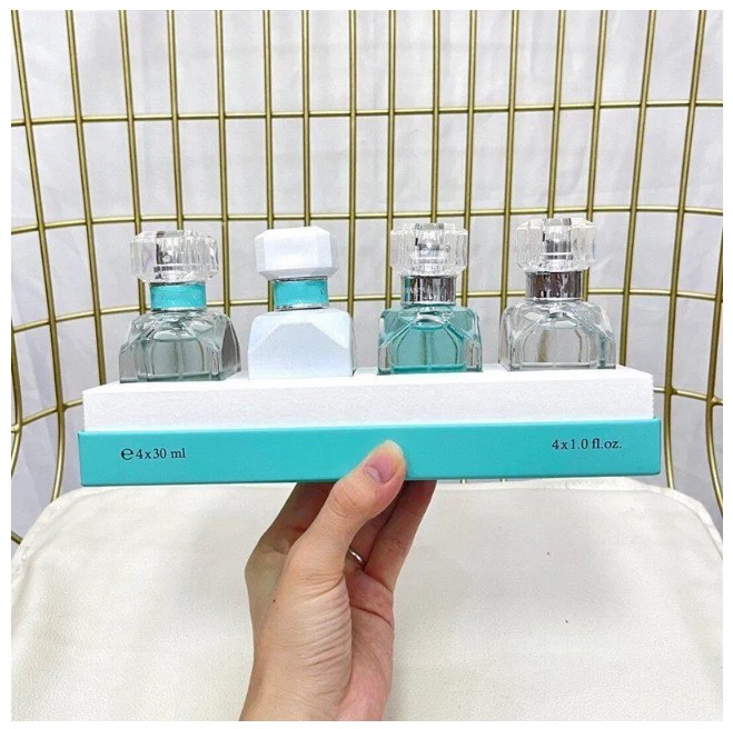 Unisex Diamond bottle perfume sheer iheer white edition 30ml 4pcs intense unisex parfum with box gift for woman spray fast shiping
Unisex Diamond bottle perfume sheer iheer white edition 30ml 4pcs intense unisex parfum with box gift for woman spray fast shiping
