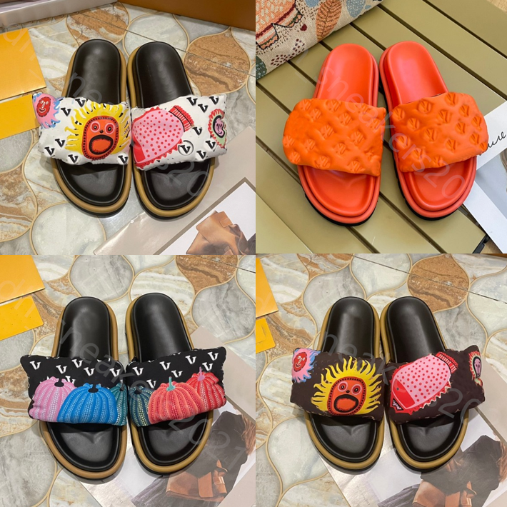 Designer Slides Pool Pillow Flat Comfort Slippers Embossed Mules Women luxury Slipper Sandals printed Fashion beach sandal With box size 35-42
Designer Slides Pool Pillow Flat Comfort Slippers Embossed Mules Women luxury Slipper Sandals printed Fashion beach sandal With box size 35-42