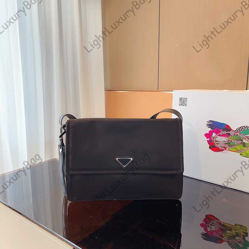2023 Fashion Shoulder Bag Designer CrossBody Bags Cross Body Wallets Womens Nylon Classic Luxury Handbags Tote Female Purses 230602, Black
2023 Fashion Shoulder Bag Designer CrossBody Bags Cross Body Wallets Womens Nylon Classic Luxury Handbags Tote Female Purses 230602, Black