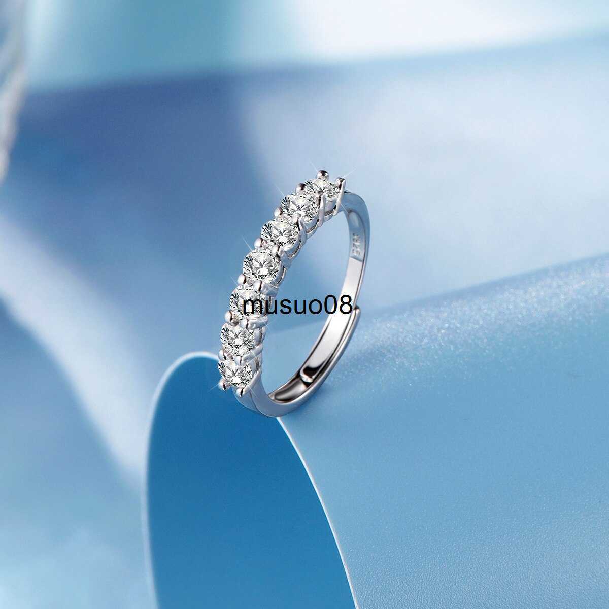 Band Rings 1pcs Sterling Silver Ring Ladies Luxury Fashion Fine Jewelry Handmade Micro Set Moissanite Seven Princess Live Diamond Ring J230602
Band Rings 1pcs Sterling Silver Ring Ladies Luxury Fashion Fine Jewelry Handmade Micro Set Moissanite Seven Princess Live Diamond Ring J230602