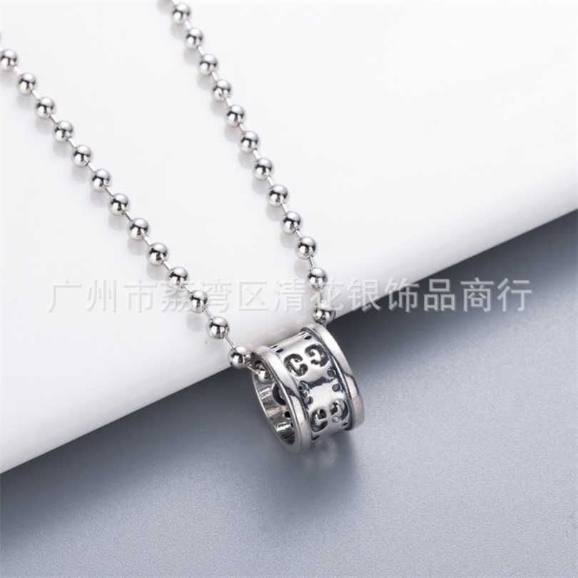 New 2023 designer jewelry bracelet necklace Xiao same antique hollow smooth ring pendant fashionable simple couple
New 2023 designer jewelry bracelet necklace Xiao same antique hollow smooth ring pendant fashionable simple couple