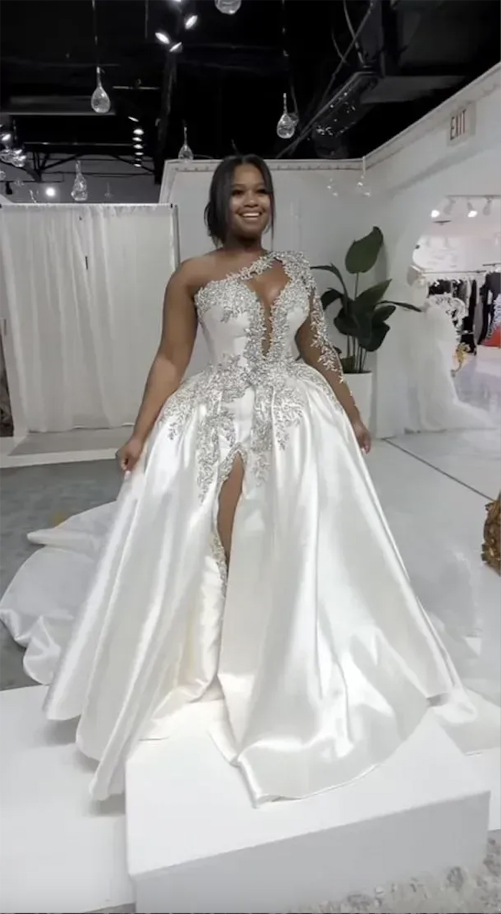 ASO EBI African Sexy High Split Wedding Dresses A Line One Shoulder Beaded Appliques Keyhole Neck Slit Bridal Gowns Plus Size Robes Custom Made 0509
