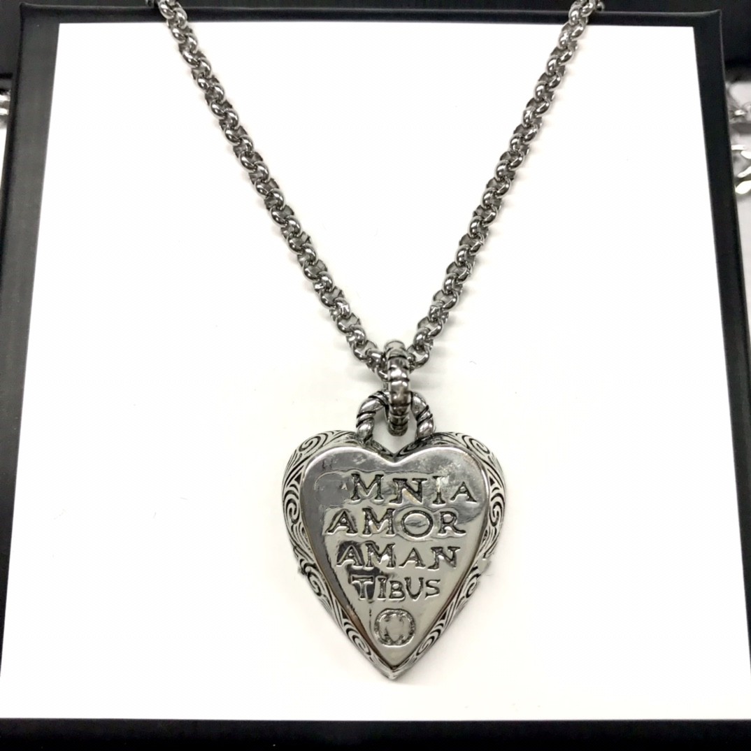 Earring designers design elegant and fashionable classic necklaces, luxurious women's letter pendants, and wedding designed jewelry
Earring designers design elegant and fashionable classic necklaces, luxurious women's letter pendants, and wedding designed jewelry