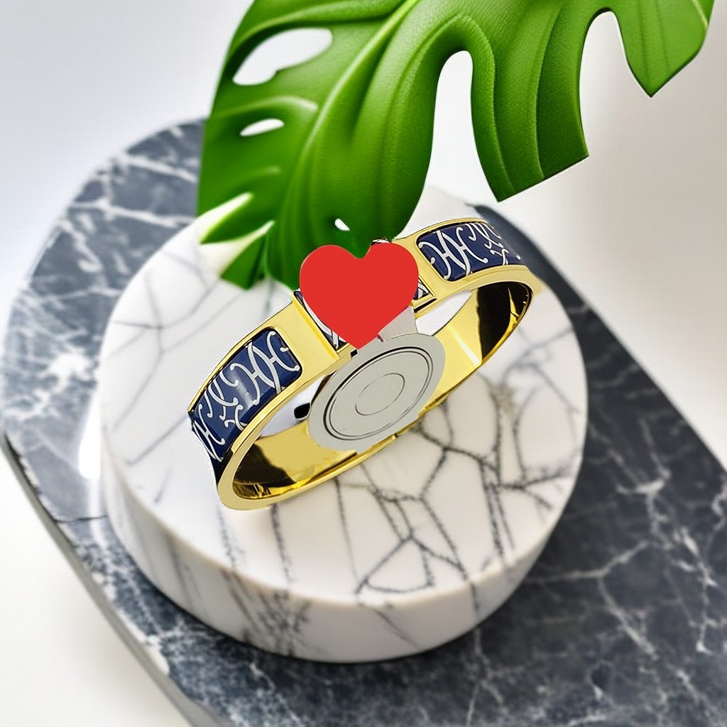H bracelet designer for woman storque bangle armband bangles H letter lock Golden rose golden color Luxury jewelry sparkling Enamel inlay brand high Bracelets
H bracelet designer for woman storque bangle armband bangles H letter lock Golden rose golden color Luxury jewelry sparkling Enamel inlay brand high Bracelets