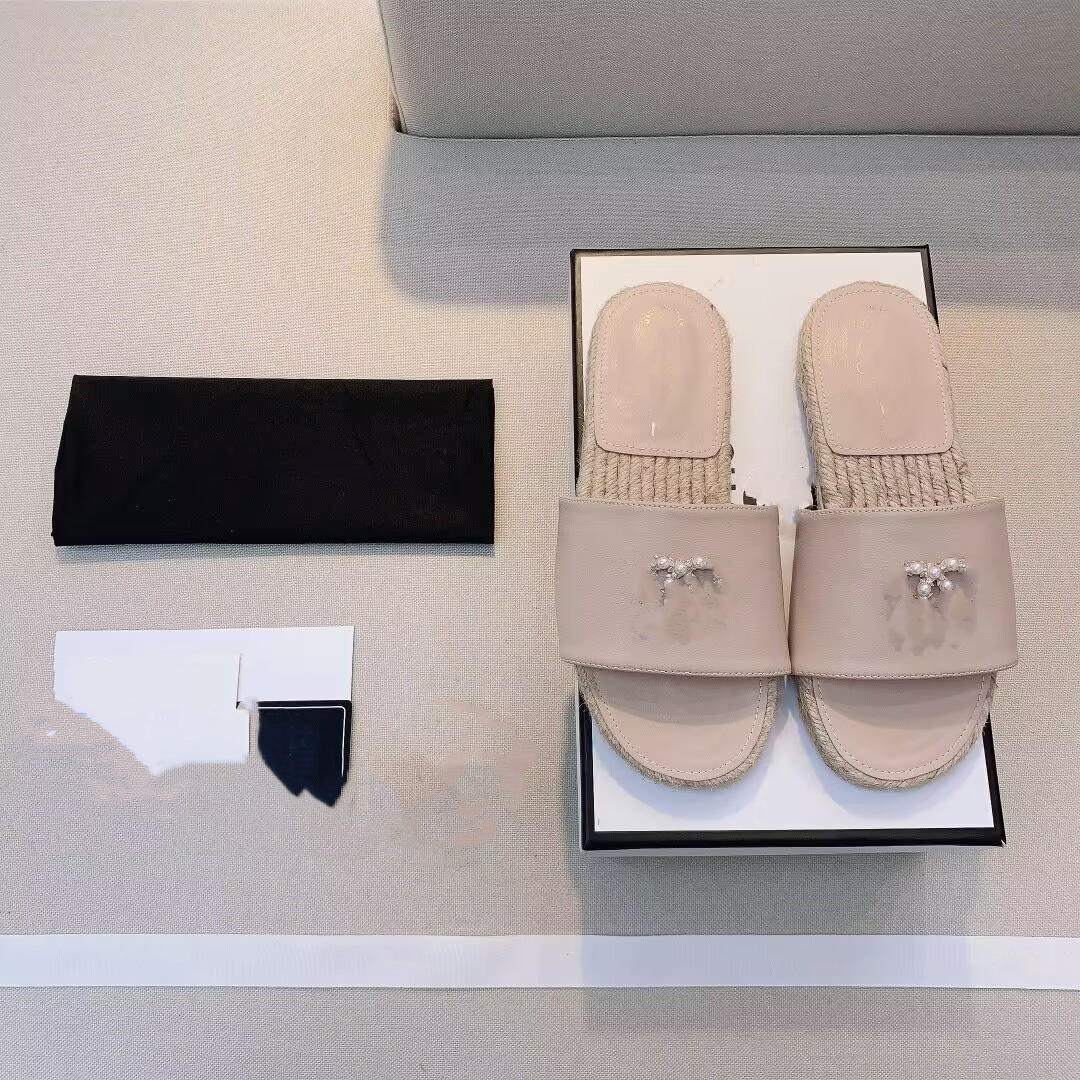 Luxury Brand Sandals Designer Slippers Slides Floral Brocade Leather Flip Flops Pearl straw weaving Women Shoes Sandal
Luxury Brand Sandals Designer Slippers Slides Floral Brocade Leather Flip Flops Pearl straw weaving Women Shoes Sandal