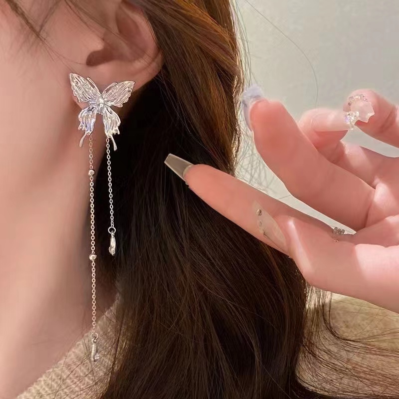 Silver needle liquid butterfly tassel elf stud earrings 2023 new trendy light luxury super fairy photo earrings
Silver needle liquid butterfly tassel elf stud earrings 2023 new trendy light luxury super fairy photo earrings