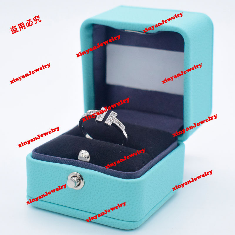 Titanium Steel Love Screw Ring Wedding Band Luxury Rings For Mens Women Jewelry With Diamonds Gold Silver Box
Titanium Steel Love Screw Ring Wedding Band Luxury Rings For Mens Women Jewelry With Diamonds Gold Silver Box