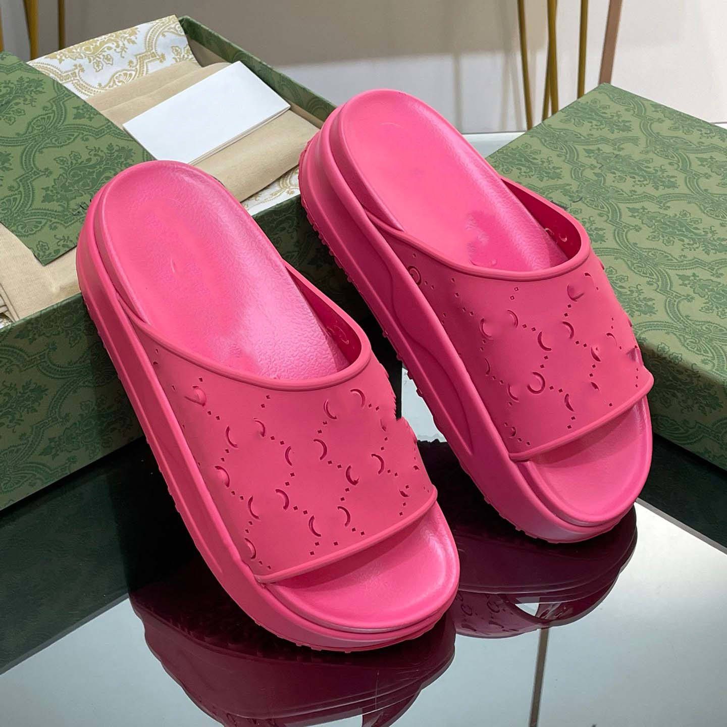 top quality Casual Shoes Candycolored slippers designer Vintage rubber women men slipper Solid color Womens flat Thick sole sandal Printing embossing Rubber antis
top quality Casual Shoes Candycolored slippers designer Vintage rubber women men slipper Solid color Womens flat Thick sole sandal Printing embossing Rubber antis