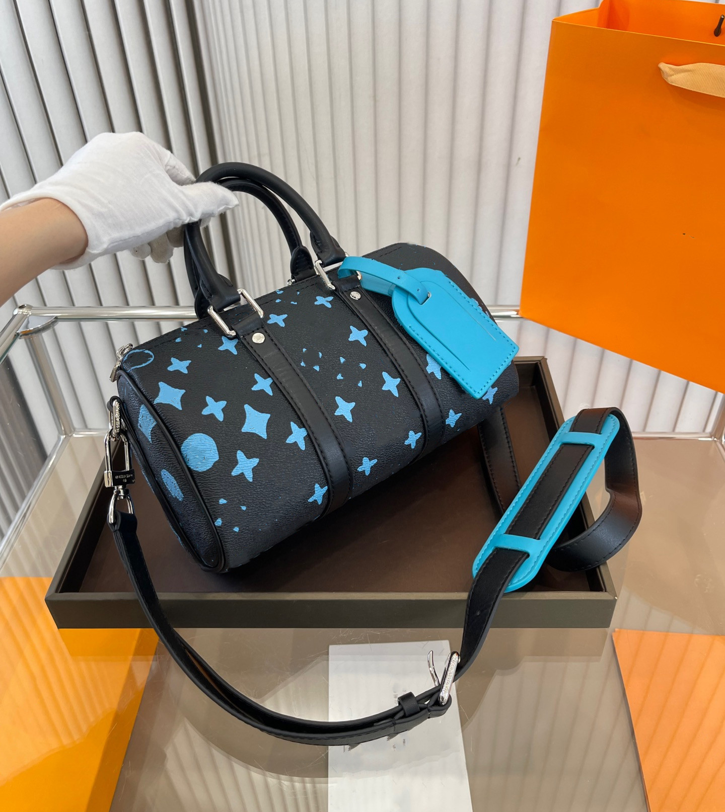 Shoulder Bags Luxury Designer Bag Men Duffle Bag Graffiti Crossbodys Bags Keepall 25 Shouder Bag BB Polka Dot Pillow Bag Women HandBag Letter Print