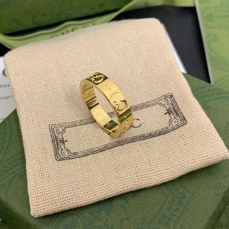 2023 Luxurys Designer Ring Mens Brand Jewelry Titanium Steel Engraved Letter Pattern Rings for Women With Gift Box Stamps Green Embroidered Handbag Size 5-11
2023 Luxurys Designer Ring Mens Brand Jewelry Titanium Steel Engraved Letter Pattern Rings for Women With Gift Box Stamps Green Embroidered Handbag Size 5-11