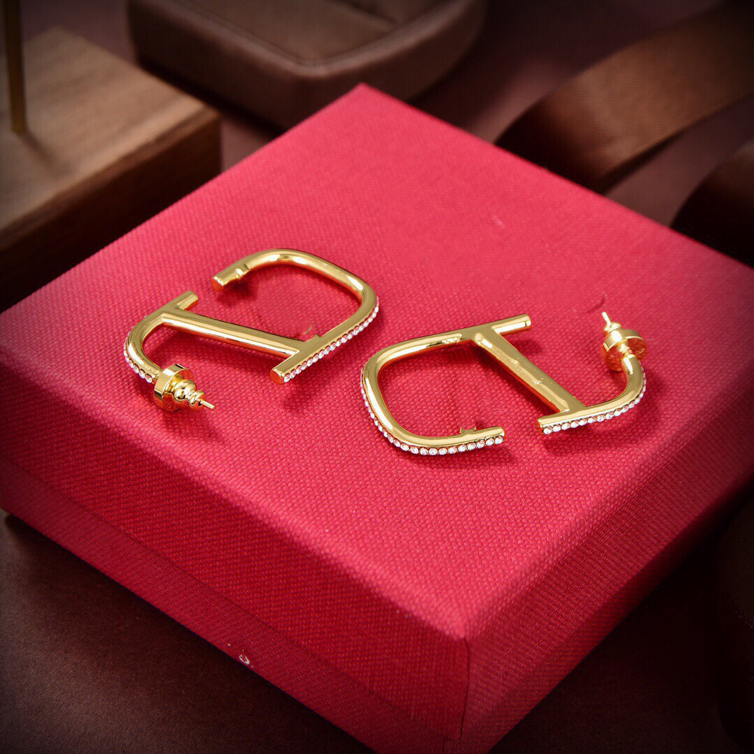 Designer Earring Charm V Logo Brand Fashion Hoop Jewelry Stud Earing Women Luxury Metal Crystal Pearl Earring Jeweler Women's Gifts o9
Designer Earring Charm V Logo Brand Fashion Hoop Jewelry Stud Earing Women Luxury Metal Crystal Pearl Earring Jeweler Women's Gifts o9