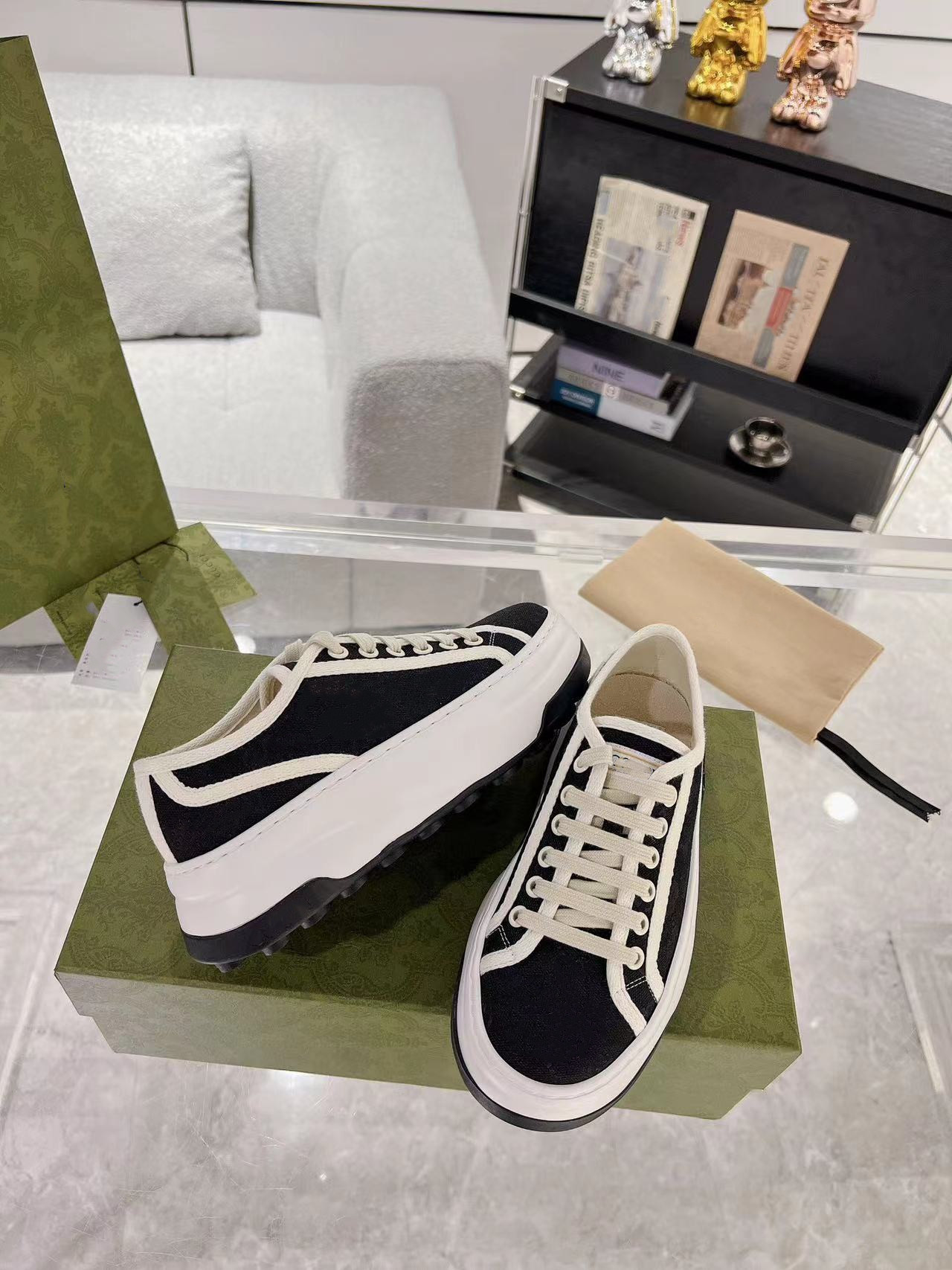 Designers Tennis sneaker canvas Luxurys Shoe Beige White Black washed jacquard denim Women Shoes Ace Rubber sole Embroidered Vintage casual Sneakers
Designers Tennis sneaker canvas Luxurys Shoe Beige White Black washed jacquard denim Women Shoes Ace Rubber sole Embroidered Vintage casual Sneakers