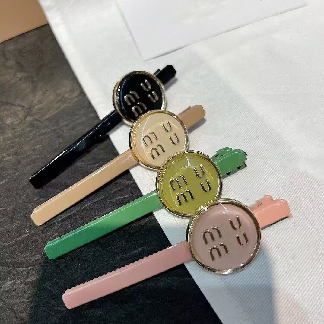 3style Luxury Designer Hair Clips Women Girl Letter Barrettes Fashion Brand Hair Accessories Hairpins High Quality Gift
3style Luxury Designer Hair Clips Women Girl Letter Barrettes Fashion Brand Hair Accessories Hairpins High Quality Gift
