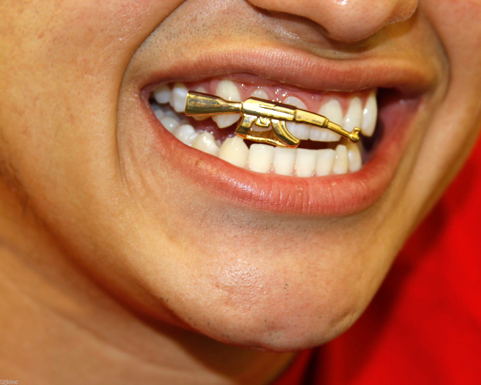 AK47 Pistol Punk Hip Hop eeth Grills Big Gold braces 24k gold rap performance accessories Fashion jewelry wholesale
AK47 Pistol Punk Hip Hop eeth Grills Big Gold braces 24k gold rap performance accessories Fashion jewelry wholesale