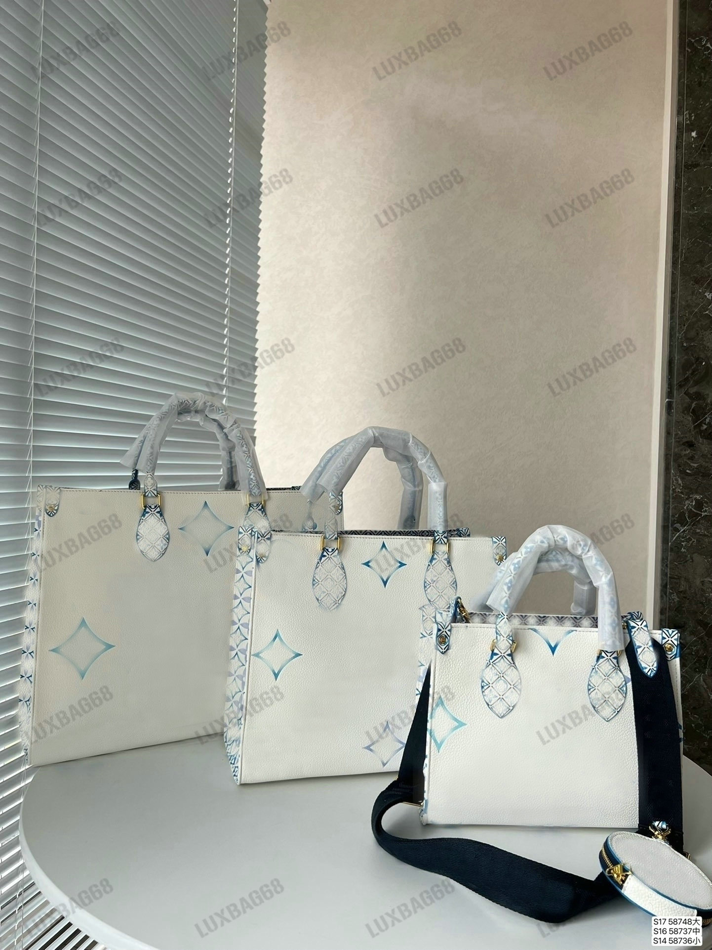 OnTheGo MM GM Autres Toiles Monograms Women Handbags By The Pool Summer Womens ON THE GO PM Mini Tote Bag Luxurys Designer Handle Bag Beige Pink Blue, #1
OnTheGo MM GM Autres Toiles Monograms Women Handbags By The Pool Summer Womens ON THE GO PM Mini Tote Bag Luxurys Designer Handle Bag Beige Pink Blue, #1