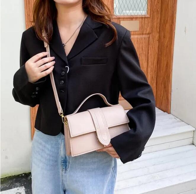 Evening Bags Top Quality Women Handbags Cross Body jaquemus bags designer Circle Hand Design High-grade Texture Single Shoulder Messenger Cowhide Thin Shoulder, Black 24*6*14
Evening Bags Top Quality Women Handbags Cross Body jaquemus bags designer Circle Hand Design High-grade Texture Single Shoulder Messenger Cowhide Thin Shoulder, Black 24*6*14