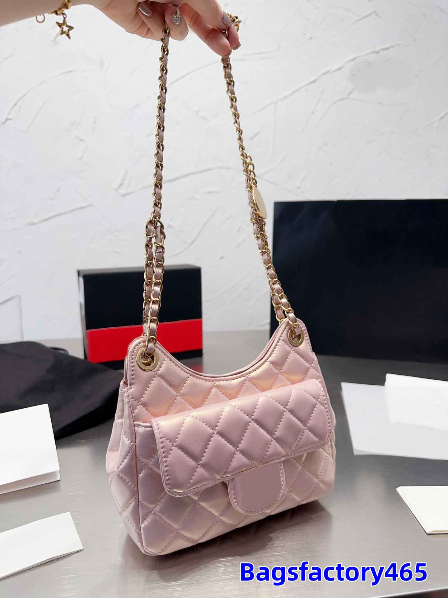 19CM Womens Pearl Pink Croissant Bags Fashion Mini Hobos Quilted Bags Gold-tone Metal Hardware Matelasse Chain Crossbody Shoulder Handbags Outdoor Sacoche Purse
19CM Womens Pearl Pink Croissant Bags Fashion Mini Hobos Quilted Bags Gold-tone Metal Hardware Matelasse Chain Crossbody Shoulder Handbags Outdoor Sacoche Purse
