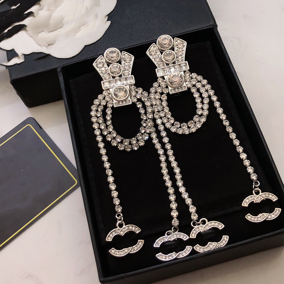 Fashion stud jewelry designers luxury ccity earrings orecchini plated silver womens earring trendy small gold letter designer Long earrings 665
Fashion stud jewelry designers luxury ccity earrings orecchini plated silver womens earring trendy small gold letter designer Long earrings 665