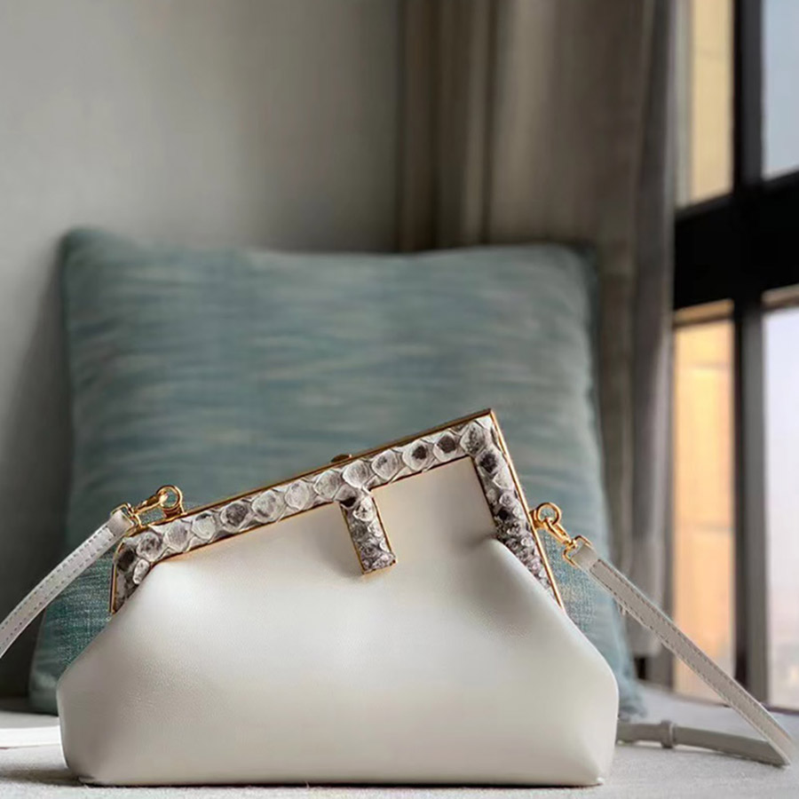 Designer Crossbody Bag Luxury Clutch Bag 26CM Genuine Leather Shoulder HandBag High Imitation Tote Bag With Box ZF003
Designer Crossbody Bag Luxury Clutch Bag 26CM Genuine Leather Shoulder HandBag High Imitation Tote Bag With Box ZF003