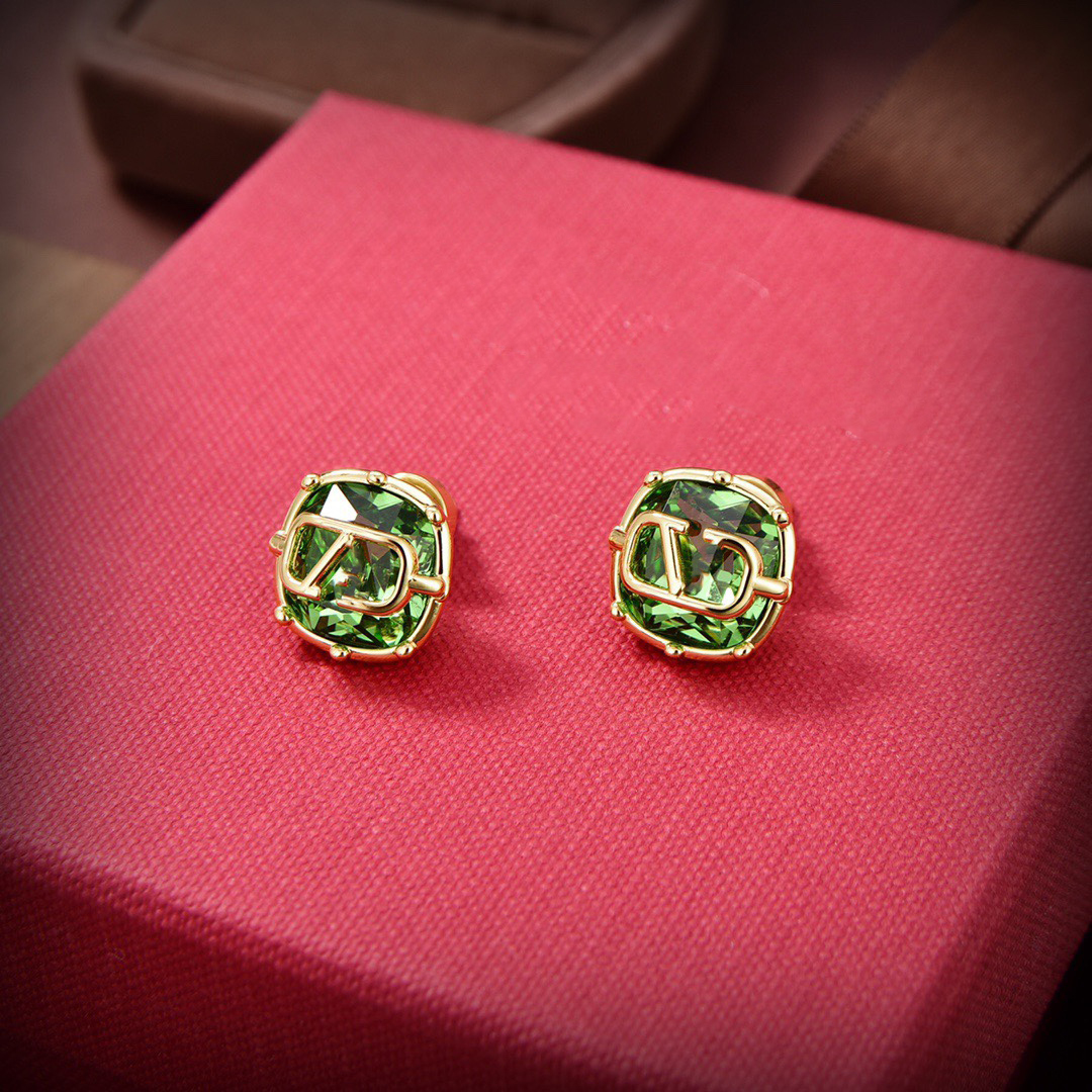Designer Earring Charm V Logo Brand Stud Earing Women Fashion Hoop Jewelry Luxury Metal Crystal Pearl Earring Jeweler Women's Gift kjop3
Designer Earring Charm V Logo Brand Stud Earing Women Fashion Hoop Jewelry Luxury Metal Crystal Pearl Earring Jeweler Women's Gift kjop3