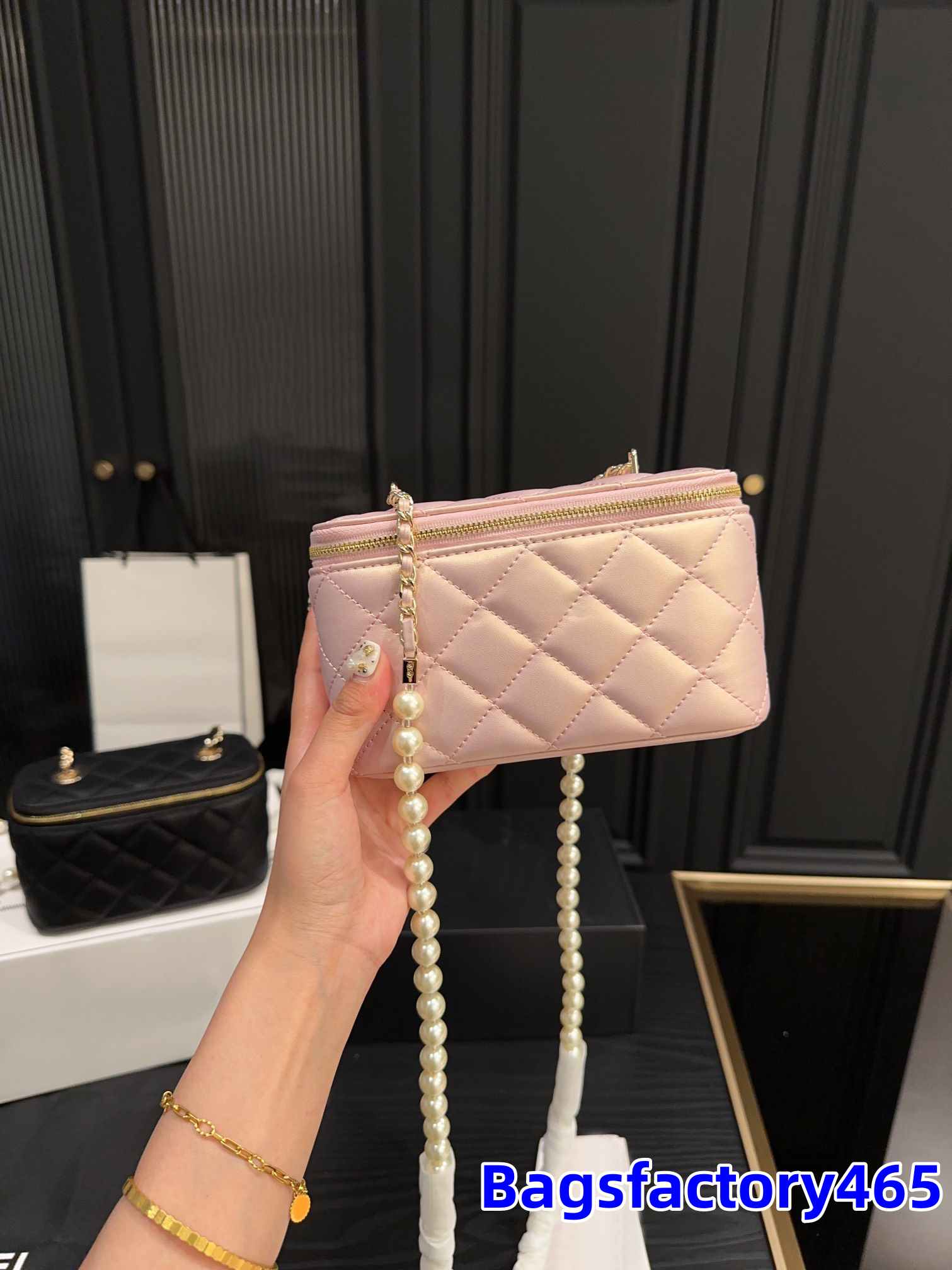 17CM Lady Pearl Strap Bag Sheepskin Crossbody Clutch Bags Fashion Lipstick Makeup Bag Women Designers Toiletry Travel Pouch Ladies Zipper Purses Mini Handbags, Grey
17CM Lady Pearl Strap Bag Sheepskin Crossbody Clutch Bags Fashion Lipstick Makeup Bag Women Designers Toiletry Travel Pouch Ladies Zipper Purses Mini Handbags, Grey