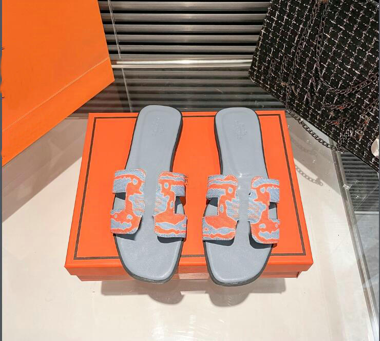 Designer slippers ladies sandals summer flat leather shoes fashion beach women luxury slippers letter drag Spring Flat Shoes Size 35-40 T65, Dark brown
Designer slippers ladies sandals summer flat leather shoes fashion beach women luxury slippers letter drag Spring Flat Shoes Size 35-40 T65, Dark brown