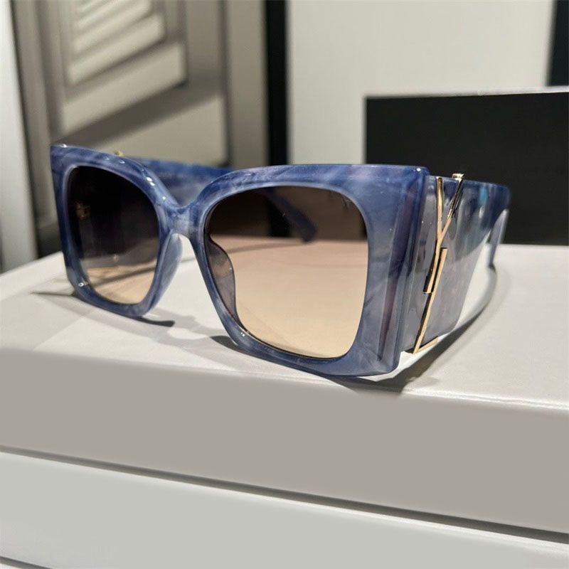 Classic Brand Retro women Sunglasses bans Luxury Designer Eyewear Bands Metal Frame Designers ray Sun Glasses Woman Tempered Glass Lens senior Eyewear
Classic Brand Retro women Sunglasses bans Luxury Designer Eyewear Bands Metal Frame Designers ray Sun Glasses Woman Tempered Glass Lens senior Eyewear