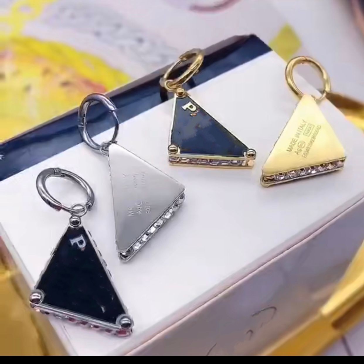 Luxury Diamond tri-angle designer black stud hoop women 18K gold silver letter P logo engrave dangle earrings girls wedding jewelry
Luxury Diamond tri-angle designer black stud hoop women 18K gold silver letter P logo engrave dangle earrings girls wedding jewelry
