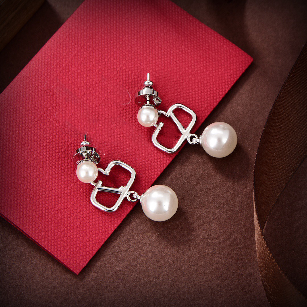 Designer Earring Charm V Logo Brand Stud Earing Women Fashion Hoop Jewelry Luxury Metal Crystal Pearl Earring Jeweler Women's Gift kjs2
Designer Earring Charm V Logo Brand Stud Earing Women Fashion Hoop Jewelry Luxury Metal Crystal Pearl Earring Jeweler Women's Gift kjs2