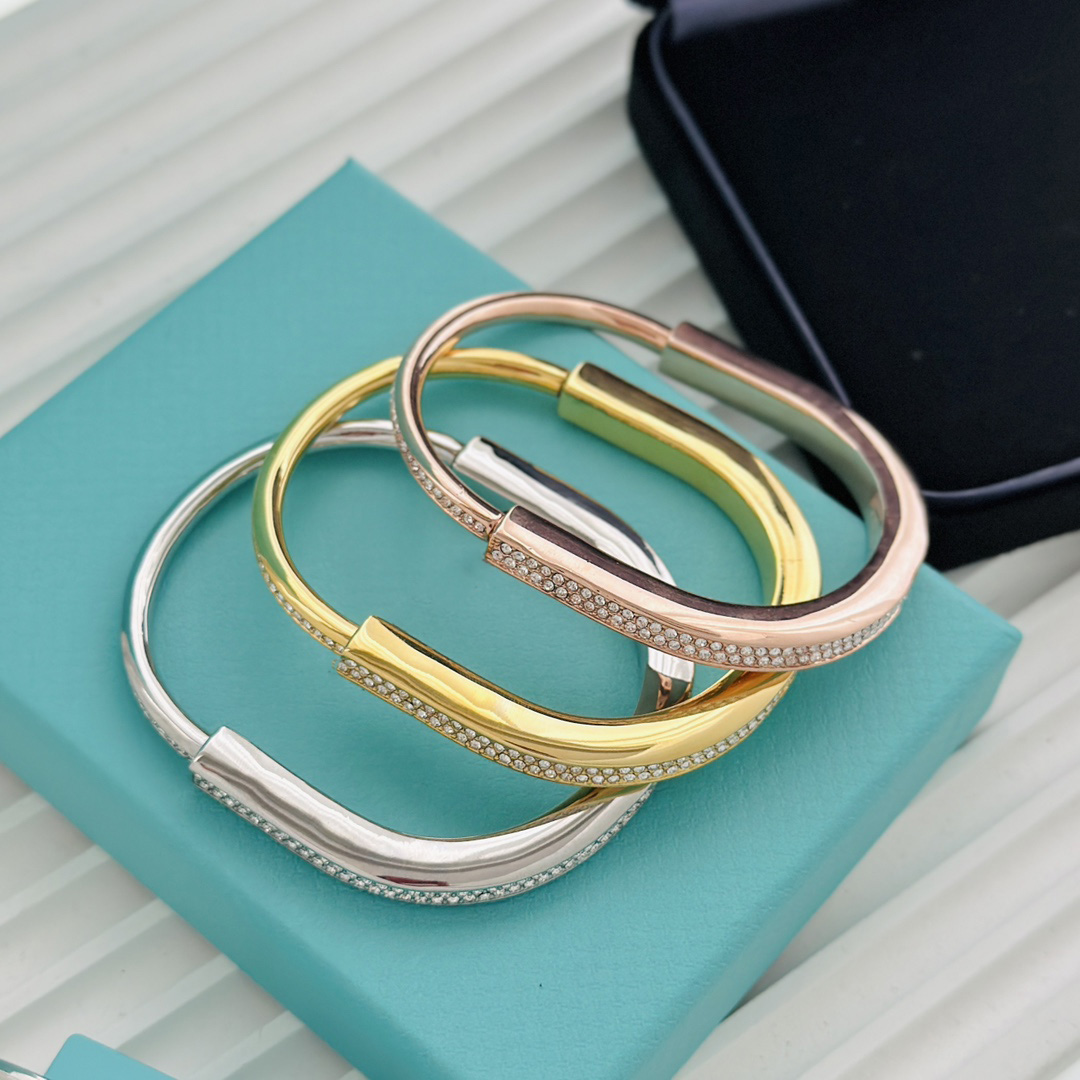 Designer 18k gold bracelet U shaped diamond highly polished C-shaped fashion T bracelet crystal bangles bracelet jewelry
Designer 18k gold bracelet U shaped diamond highly polished C-shaped fashion T bracelet crystal bangles bracelet jewelry