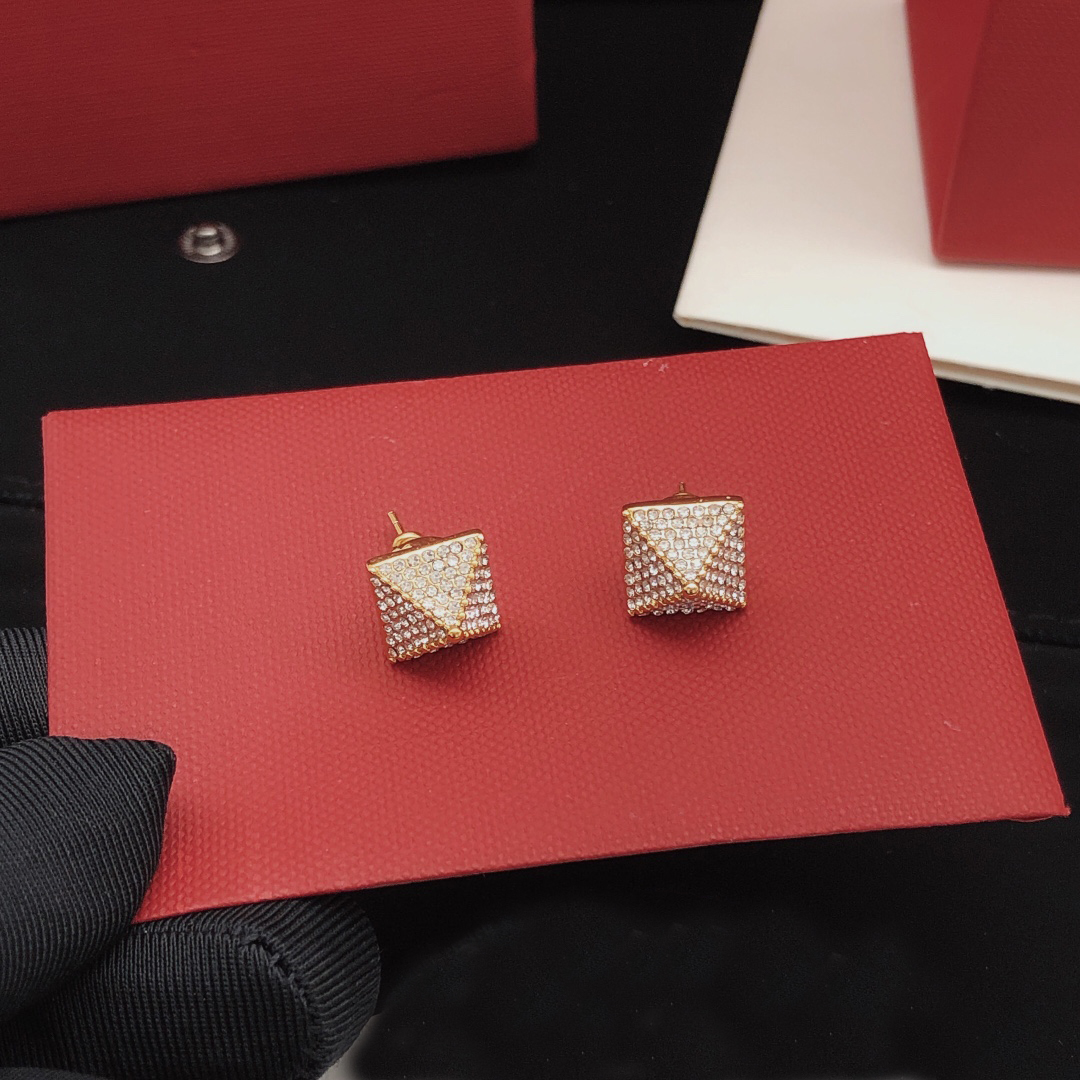 Designer Earring Charm V Logo Brand Stud Earing Women Fashion Hoop Jewelry Luxury Metal Crystal Pearl Earring Jeweler Women's Gift alk65
Designer Earring Charm V Logo Brand Stud Earing Women Fashion Hoop Jewelry Luxury Metal Crystal Pearl Earring Jeweler Women's Gift alk65