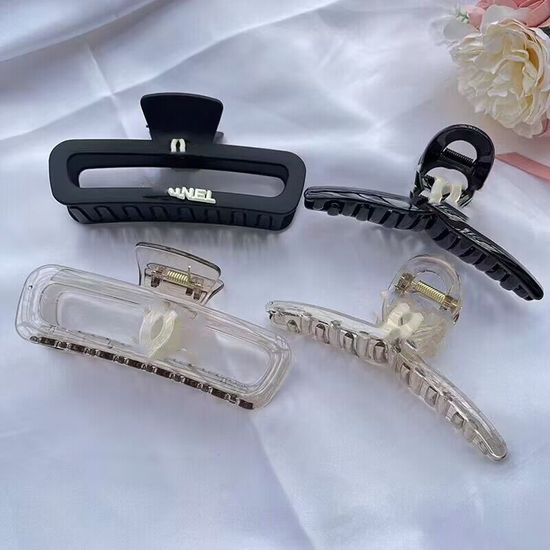 Luxury Designer Barrettes Womens Girls Letter Hairpin High-Quality Brand Classic Versatile Leisure Hairclips Fashion Shark Hairpin Hair Clips
Luxury Designer Barrettes Womens Girls Letter Hairpin High-Quality Brand Classic Versatile Leisure Hairclips Fashion Shark Hairpin Hair Clips