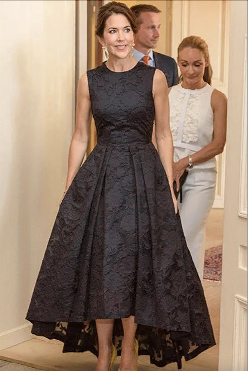 Elegant Lace High Low Evening Occasion Dresses A Line Sleeveless Jewel Neck Formal Party Cocktail Gowns Mother of Bride Groom Wears Custom Made