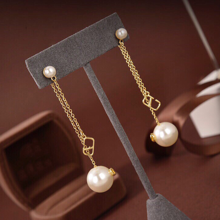 Designer Earring Charm V Logo Brand Stud Earing Women Fashion Hoop Jewelry Luxury Metal Crystal Pearl Earring Jeweler Women's Gift kjs
Designer Earring Charm V Logo Brand Stud Earing Women Fashion Hoop Jewelry Luxury Metal Crystal Pearl Earring Jeweler Women's Gift kjs