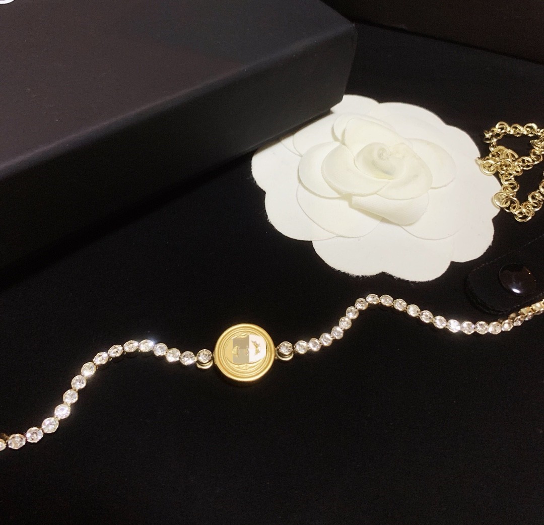 Women's Classic Necklace Designer Jewelry Necklace Women's Gorgeous Fashion Atmosphere Jewelry Necklace Wedding Gift Box
Women's Classic Necklace Designer Jewelry Necklace Women's Gorgeous Fashion Atmosphere Jewelry Necklace Wedding Gift Box