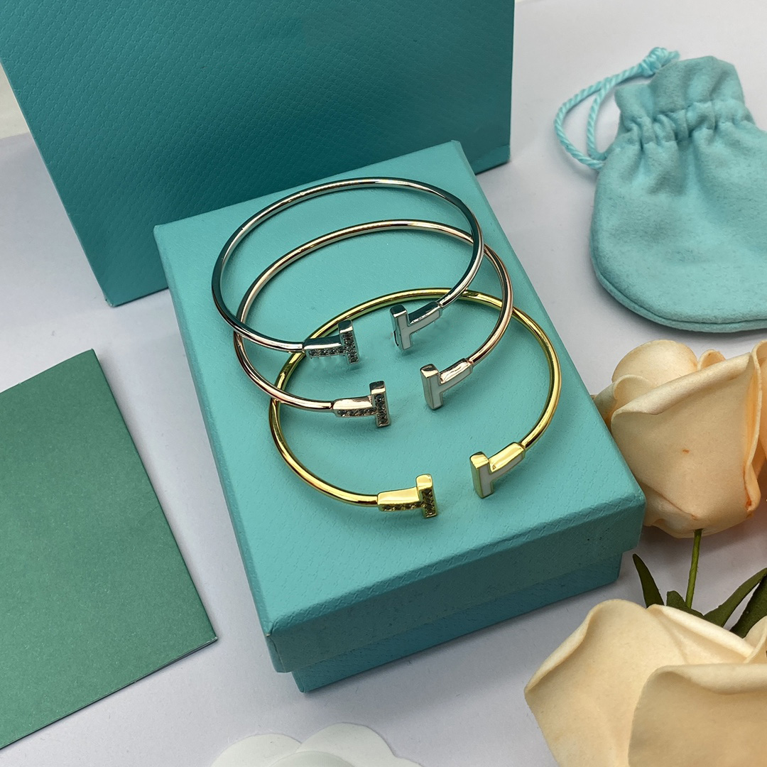 T collection Designers bracelet queens tennis Steel Titanium Jewelry Letter Wire Bracelets Bangles for Women modern and sophisticated Charm studded with diamonds
T collection Designers bracelet queens tennis Steel Titanium Jewelry Letter Wire Bracelets Bangles for Women modern and sophisticated Charm studded with diamonds