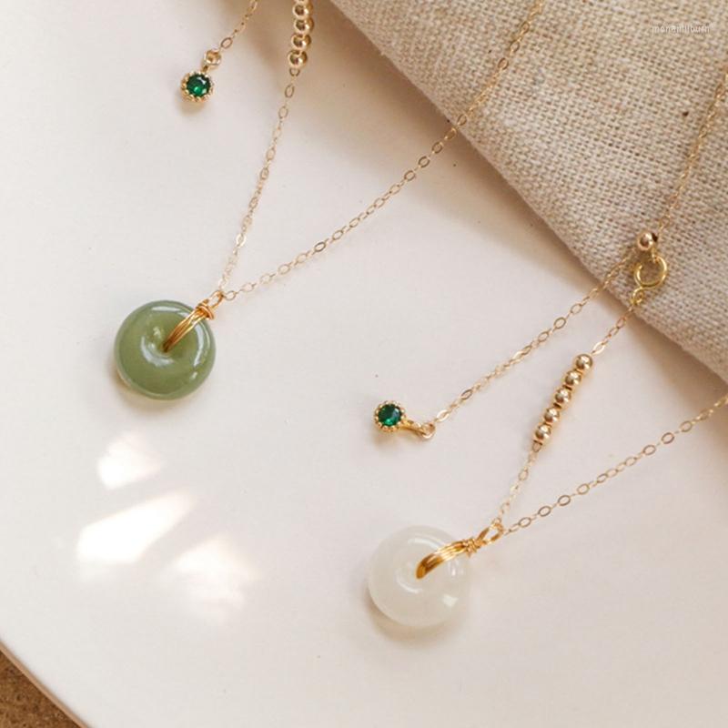 Pendant Necklaces Vintage Round Jade Temperament Clavicle Chain Necklace Collar For Women
Pendant Necklaces Vintage Round Jade Temperament Clavicle Chain Necklace Collar For Women