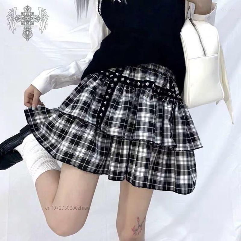 Skirts Gothic Punk Subculture Black And White Lattice Rivet Double-layer High Waist Cake Skirt Versatile Half Y2k 2023
Skirts Gothic Punk Subculture Black And White Lattice Rivet Double-layer High Waist Cake Skirt Versatile Half Y2k 2023