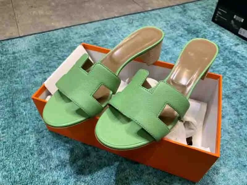 Oasis sandal slipper slide Women's Chunky Heel Sandals Slippers Luxury Designer Leather Summer Classic Fashion Beach Jelly Slippers 35-41
Oasis sandal slipper slide Women's Chunky Heel Sandals Slippers Luxury Designer Leather Summer Classic Fashion Beach Jelly Slippers 35-41