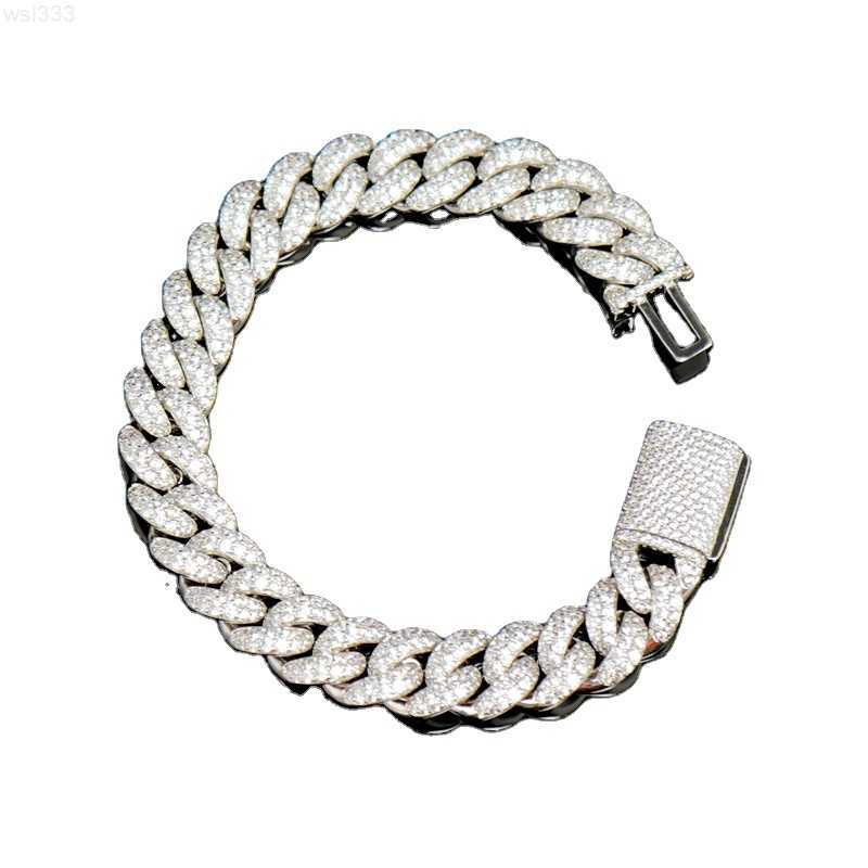 925 Silver Gold Plated Moissanite Hip Hop Jewelry 12mm Moissanite Diamond Iced Out Cuban Link Bracelet
925 Silver Gold Plated Moissanite Hip Hop Jewelry 12mm Moissanite Diamond Iced Out Cuban Link Bracelet