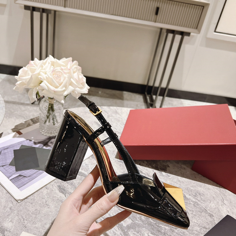 Designer sandals, summer metal decorative women's shoes, thick heels, high heels, suspenders, party high heels, women's casual shoes, matte leather square toes
Designer sandals, summer metal decorative women's shoes, thick heels, high heels, suspenders, party high heels, women's casual shoes, matte leather square toes