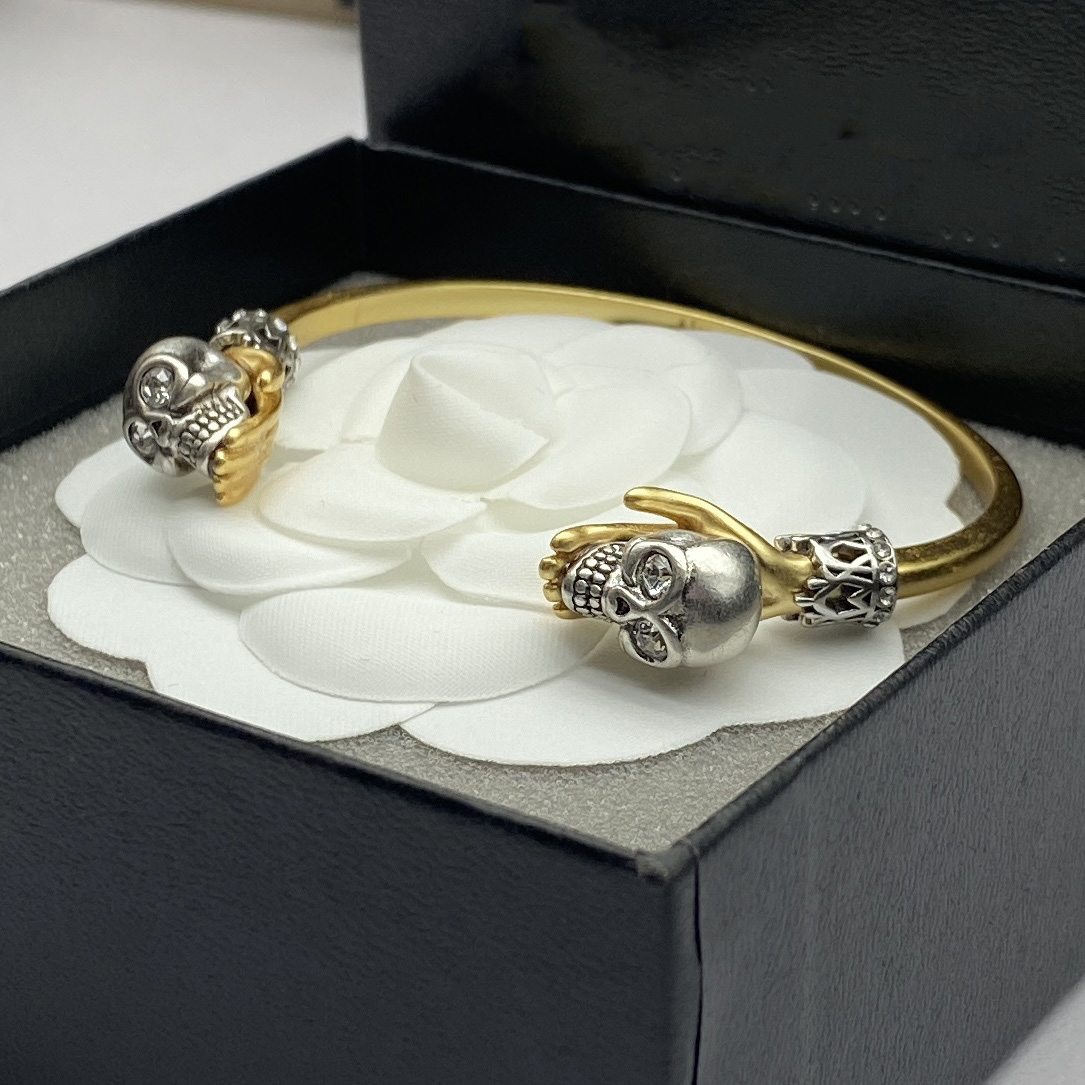 designer Men's skull Open Cuff Bracelets woman official for man Two Skulls Brass Bangle gifts classic style jewelry fashion jewelry with box
designer Men's skull Open Cuff Bracelets woman official for man Two Skulls Brass Bangle gifts classic style jewelry fashion jewelry with box