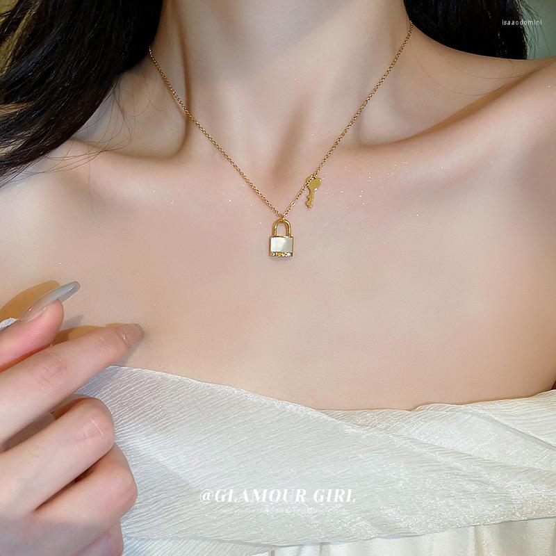Chains Electroplated Small Lock Key Necklace Design Sense Clavicle Chain Fashion Simple Item Pendant Collar Female
Chains Electroplated Small Lock Key Necklace Design Sense Clavicle Chain Fashion Simple Item Pendant Collar Female