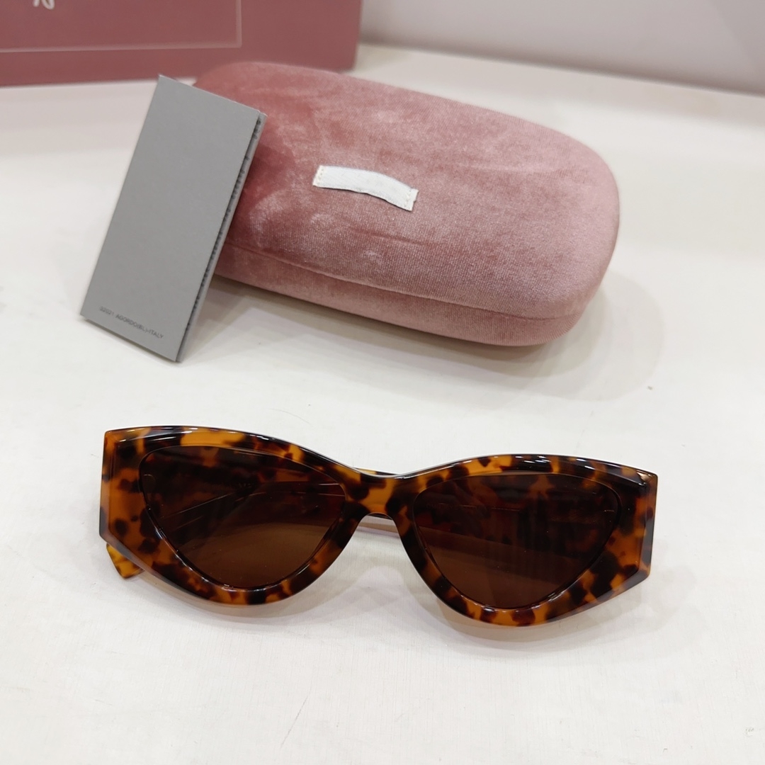luxury Oval sunglasses for men designer summer shades polarized eyeglasses black vintage oversized sun glasses of women male sunglass with box
luxury Oval sunglasses for men designer summer shades polarized eyeglasses black vintage oversized sun glasses of women male sunglass with box